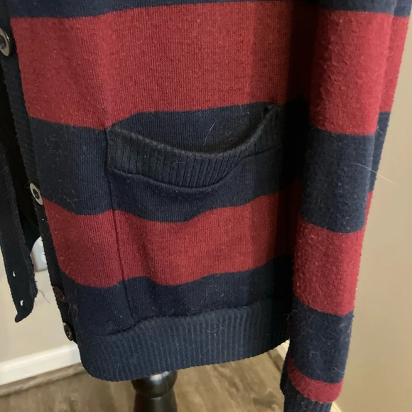 XXI size small‎ navy and burgundy  striped button down cardigan with pockets - Picture 2 of 3